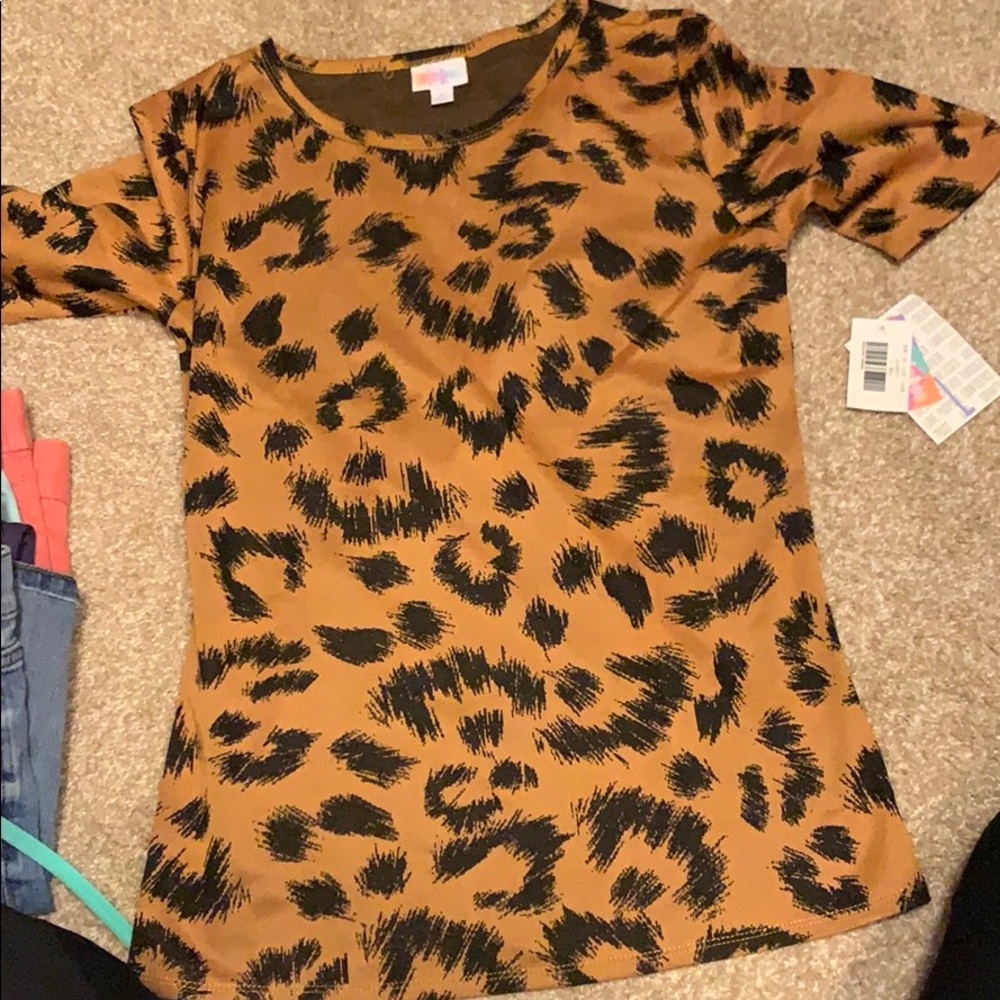 Lularoe tee